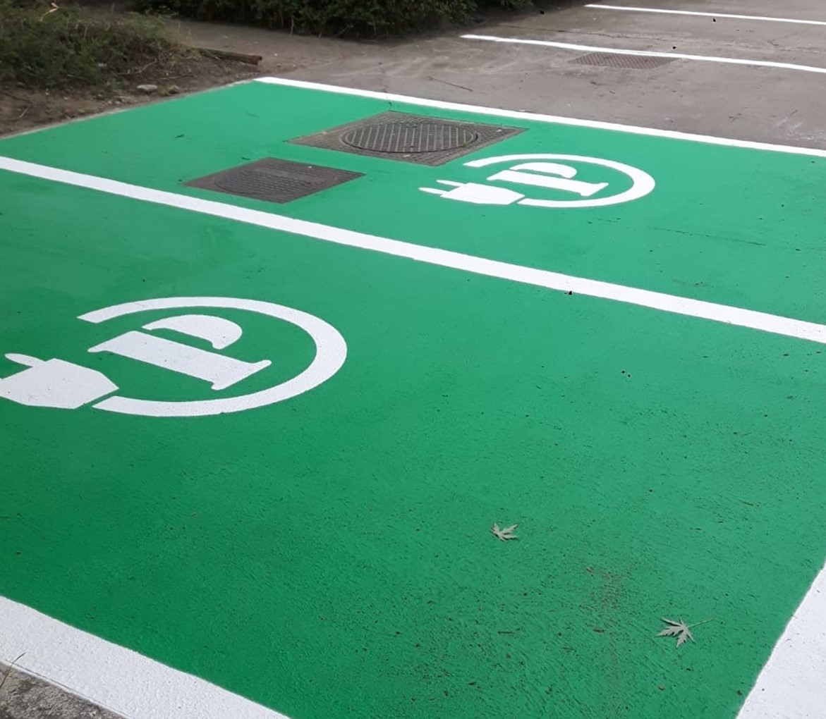 Belijning parkeerplaatsen elektrische auto's door Remotec